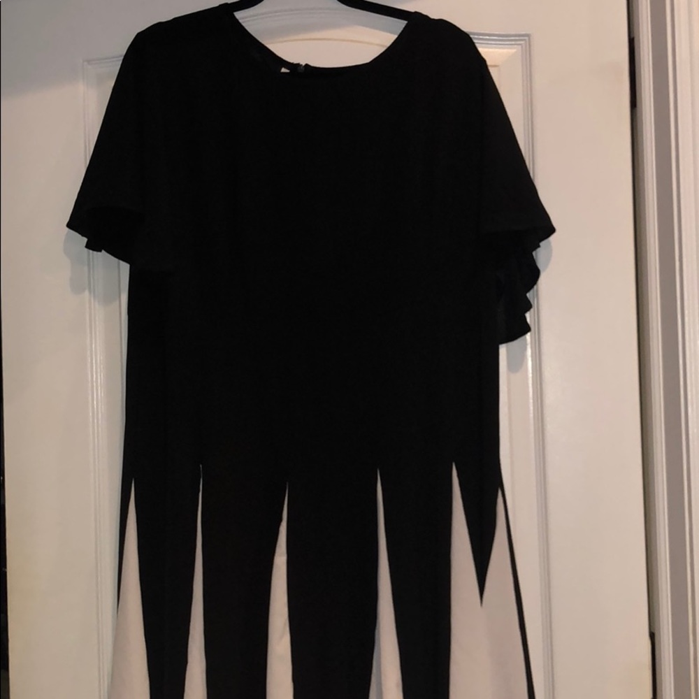 Black white Dress Size 3x. Beautiful skirt. NWOT